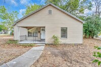 Building Photo - Newly remodeled 2 bedroom / 1 bath house!