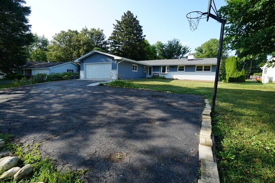 Building Photo - 28W383 Behrs Circle Dr S