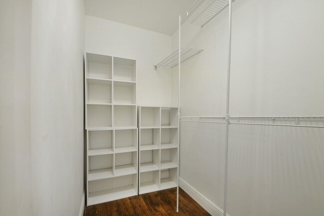 Building Photo - 1105 Maplewood Dr