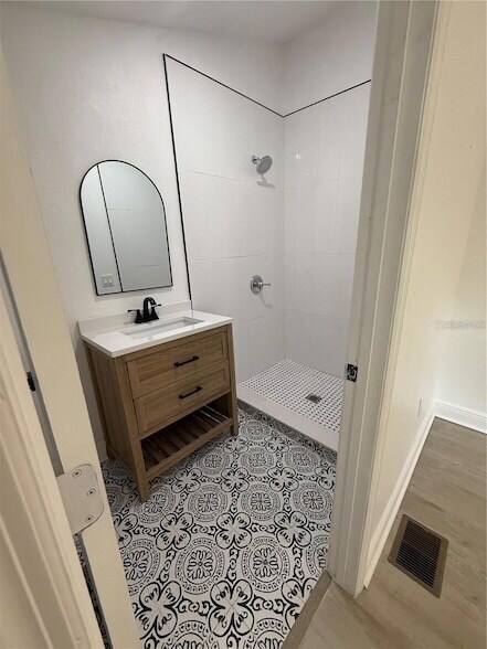 Building Photo - 114 W Amelia Ave