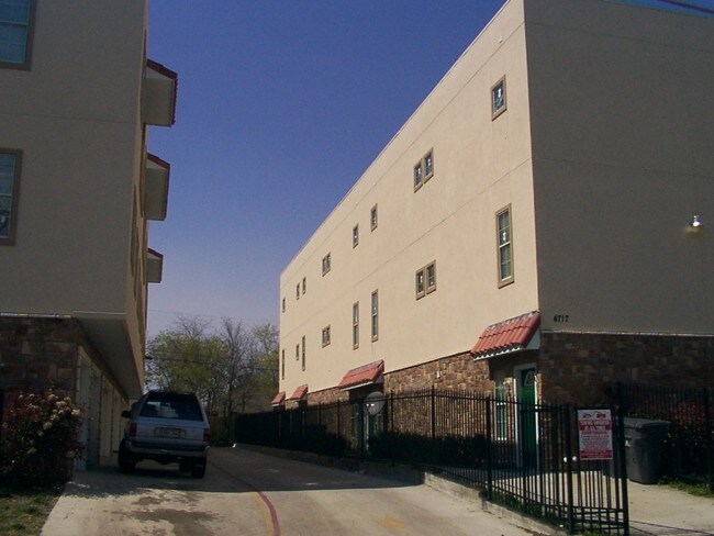 Building Photo - Virginia Place