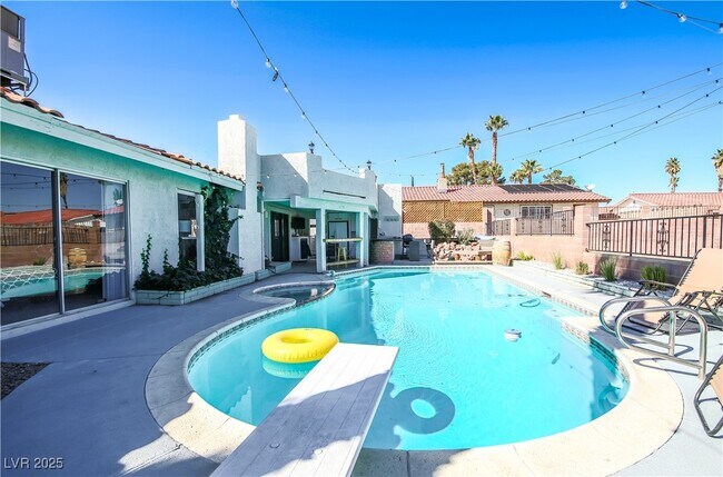 Building Photo - 5086 Cartaro Dr
