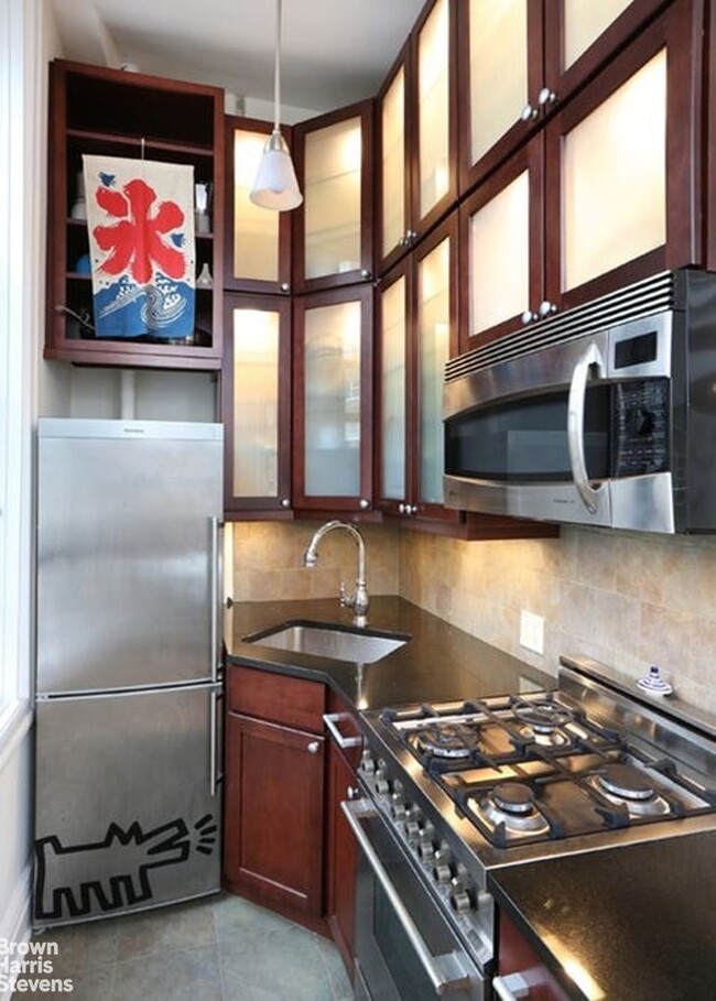 Building Photo - Sweet West Village Loft Rental