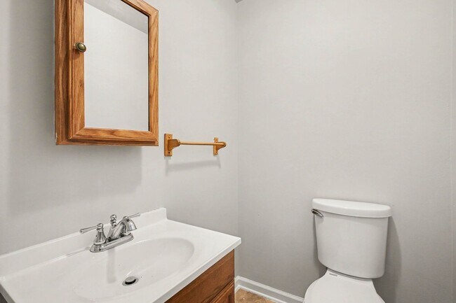 Building Photo - Great Home ready now Great Neighborhood!