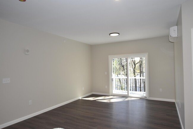 Building Photo - 217 Rockingham Rd