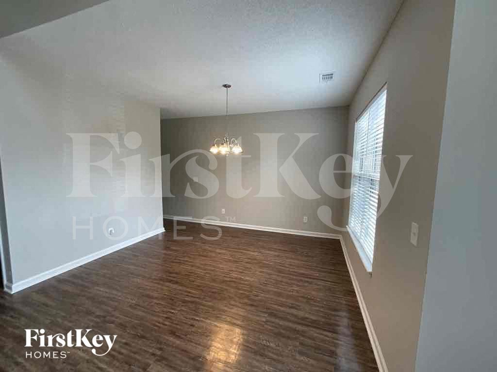 Building Photo - 3396 Forest Glen Dr