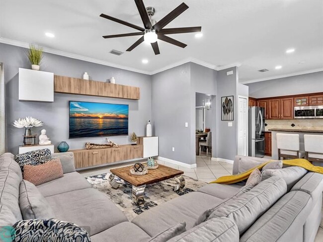 Building Photo - 14304 S Royal Cove Cir