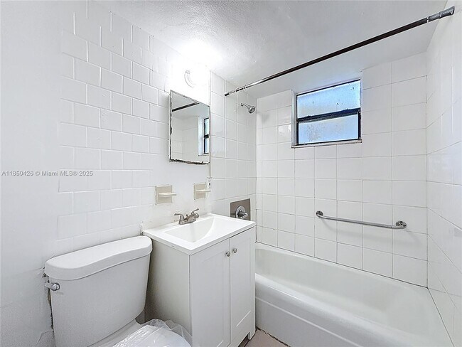 Building Photo - 2419 NW 6th Ct