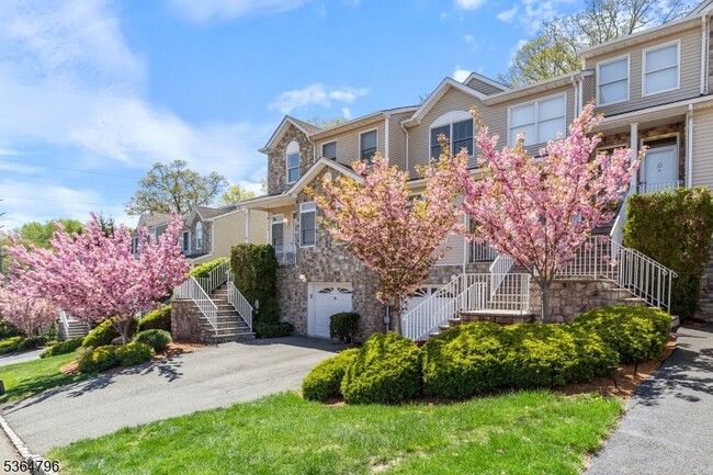 Building Photo - 28 Pinfold Ct