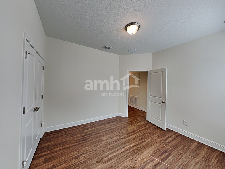 Building Photo - 1306 Celery Ave