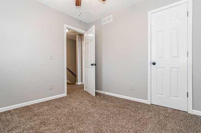 Building Photo - 1369 Parkside Dr