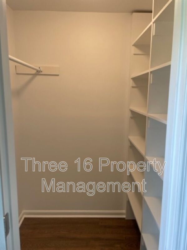 Building Photo - 4207 Fairfield Cir