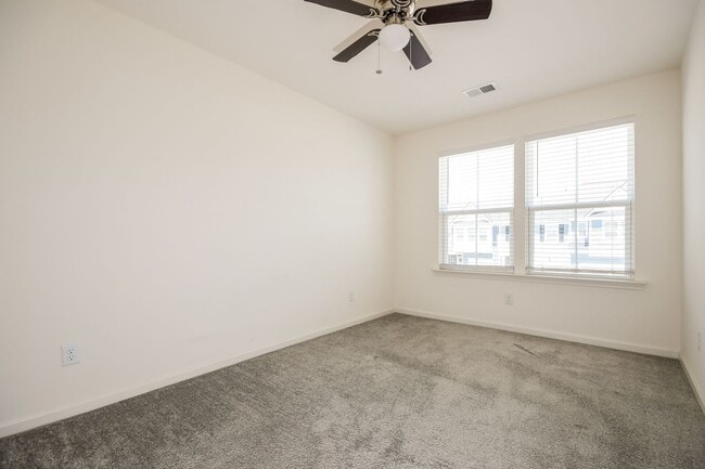 Building Photo - 438 Trotters Ln