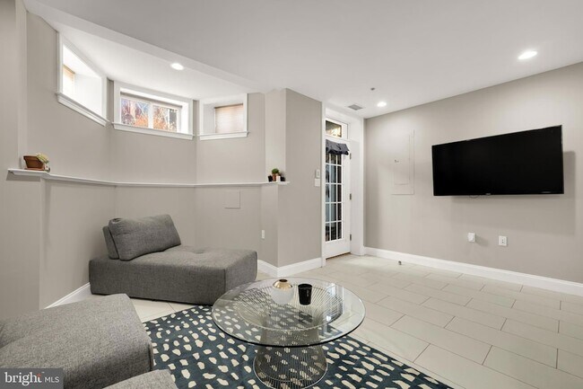 Building Photo - 1135 6th St NW