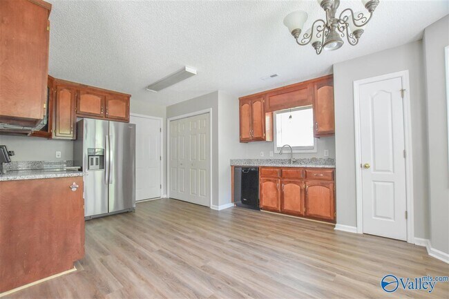 Building Photo - 136 Populus Dr