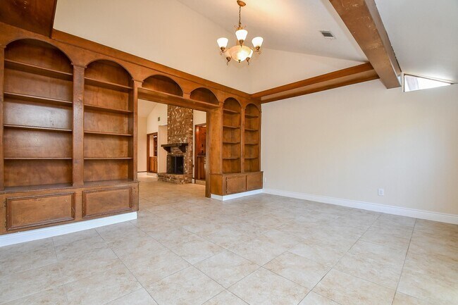 Building Photo - 15203 Carols Way Dr