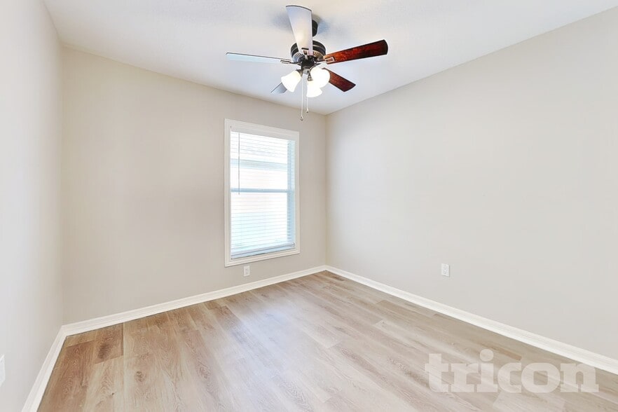 Building Photo - 2517 Clareside Dr