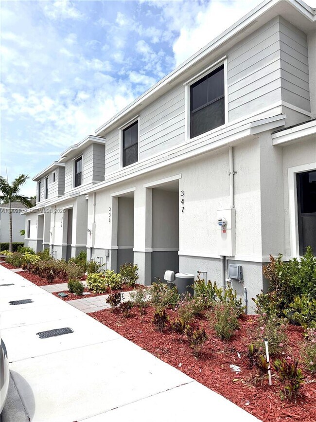 Building Photo - 359 NE 16th St