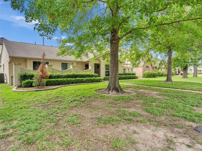 Building Photo - 2811 Quincannon Ln