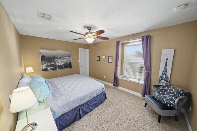 Building Photo - Exquisite 3-bedroom, 2.5-bathroom off 1604 and Culebra Road - Realtor Commission: $500