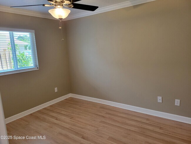 Building Photo - 245 Harbour Dr E