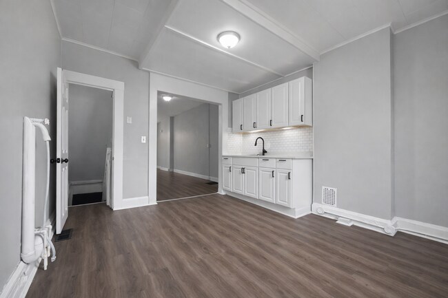 Building Photo - Three Bedroom Home In Baltimore City