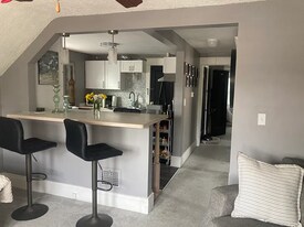 Building Photo - 462 Taunton Pl