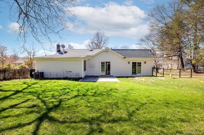 Building Photo - 1936 Longvue St