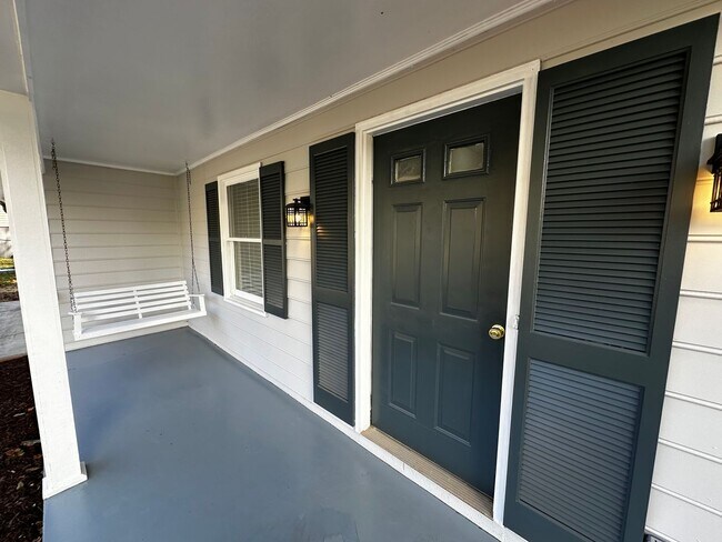 Building Photo - Weaverville Rental