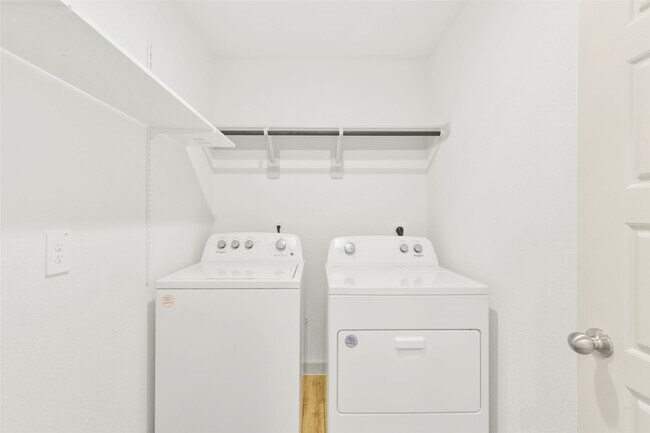Building Photo - 7915 Murciana Dr
