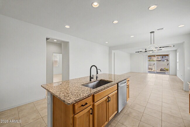 Building Photo - 8954 W San Juan Ave