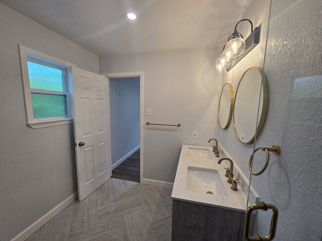 Building Photo - 2647 Springvale Dr
