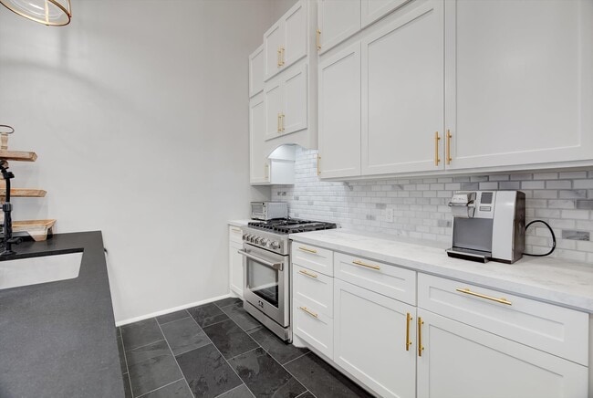 Building Photo - 2206 The Strand