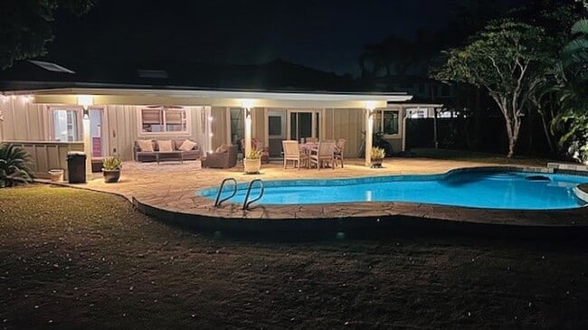 Building Photo - Prestigious Kailuana Loop.  Pool, Garage, ...