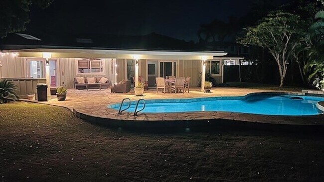 Building Photo - Private Beach Access, Pool, AC, Kailuana Loop