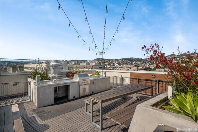 Building Photo - 45 Bartlett St