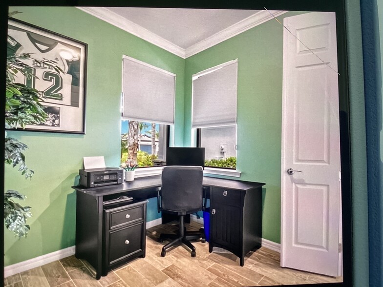 Office/den - 12037 Moorhouse Pl