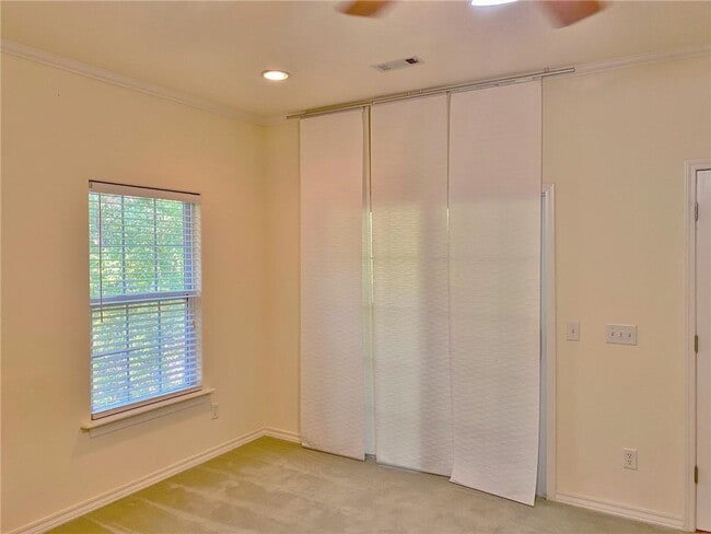 Building Photo - 4 Sullivan Ln