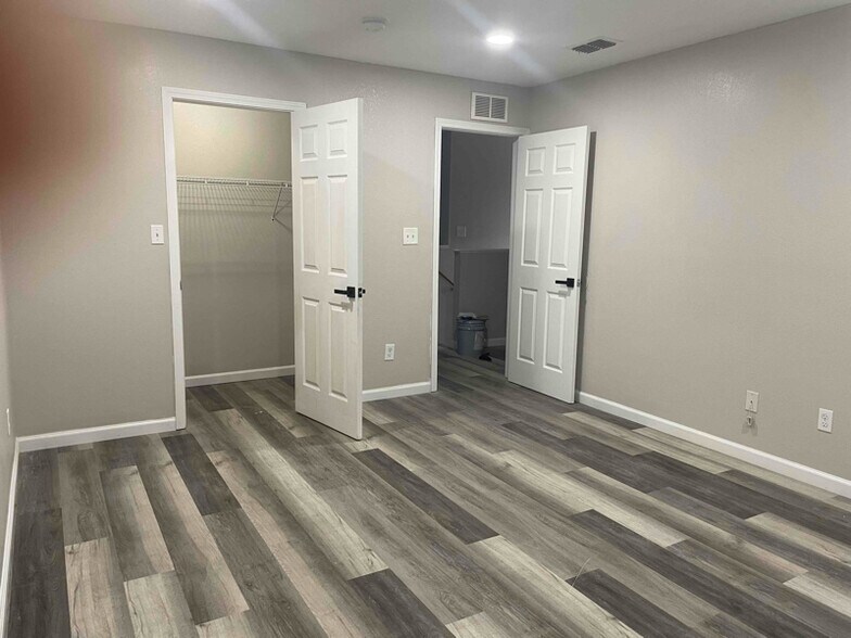 Building Photo - 1107 Basin St