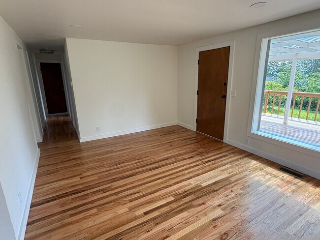 Building Photo - Charming Mukilteo Rambler Near Boeing & Mukilteo Beach