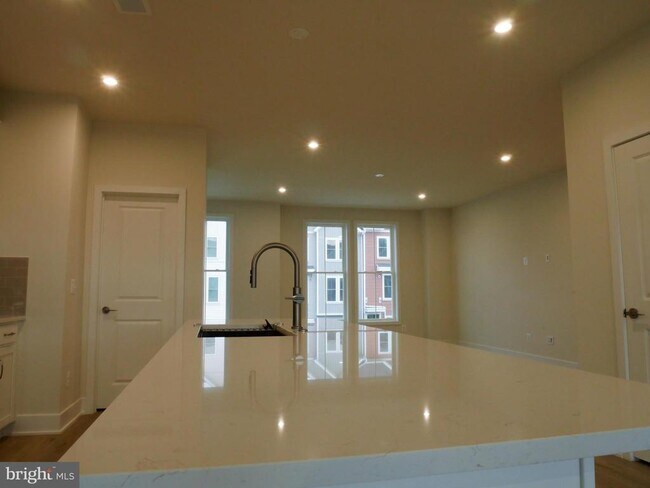 Building Photo - 120 Galaxy Pl