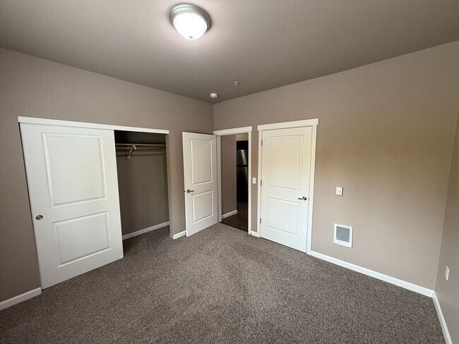 Building Photo - 4235 Hawthorne Ave NE