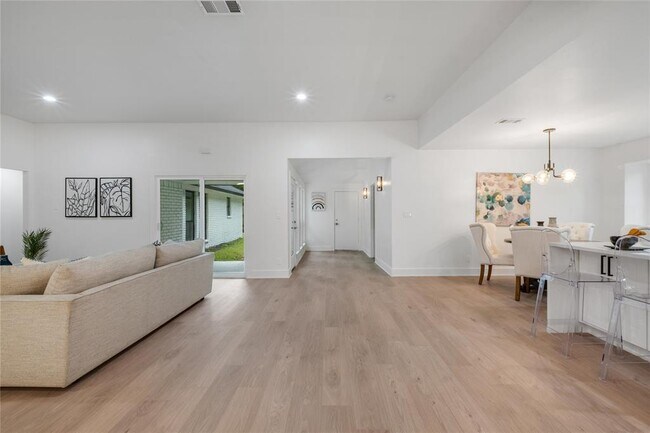Building Photo - 6226 La Cosa Dr