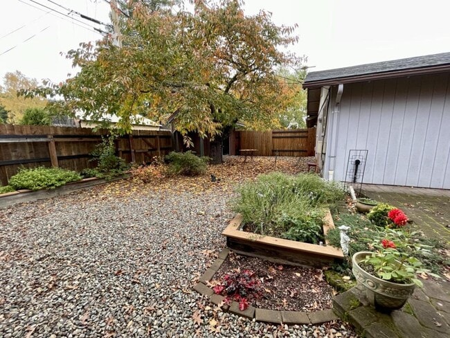 Building Photo - 277 E First Ave