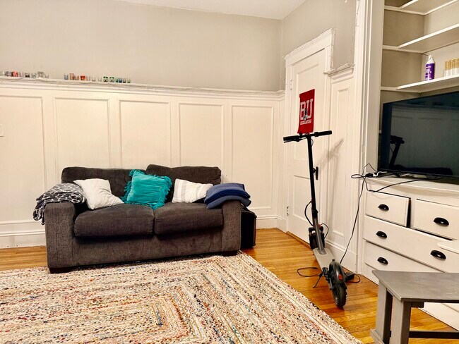 Building Photo - 1122 Commonwealth Ave