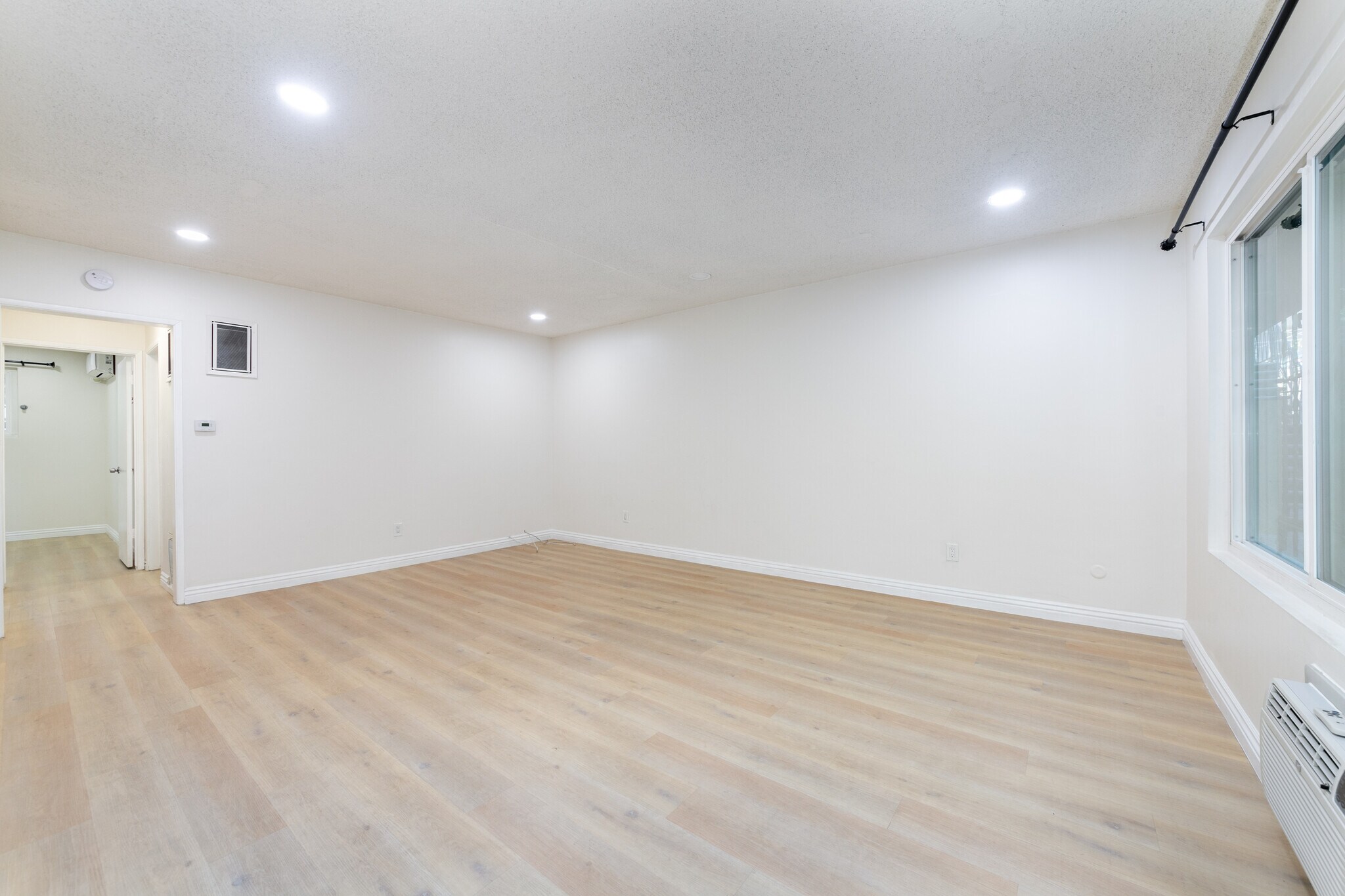 Building Photo - 1908 Clinton St