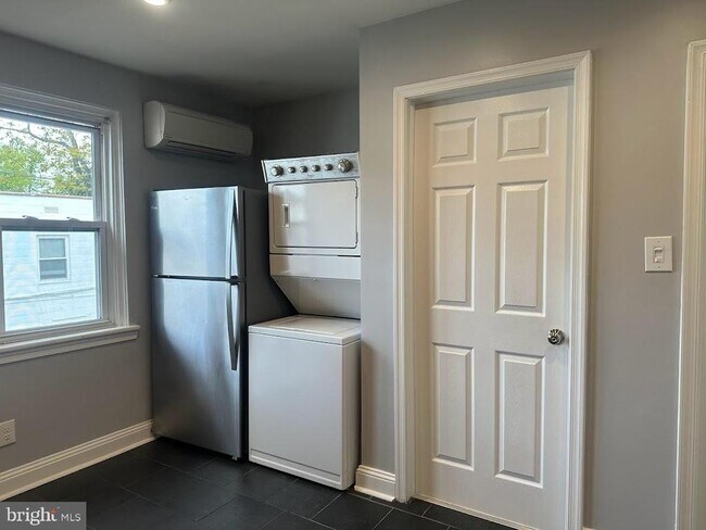 Building Photo - 39 S Easton Rd