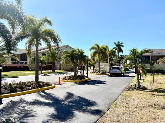 Building Photo - 5315 Summerlin Rd