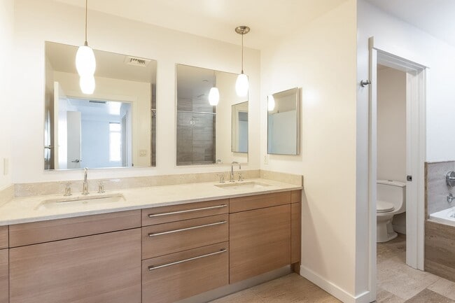 Building Photo - Stunning 2 Bedroom 2 Bath condo, with 2 Parking spots in the heart of vibrant Kirkland for Rent