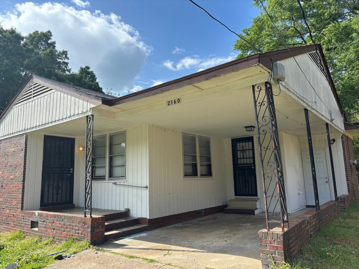 Building Photo - 2160 St Elmo Ave